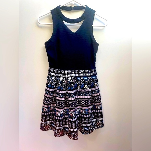 Knitworks Other - Knitworks Girls black and floral pattern Size 12 Dress